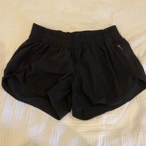 Lululemon low-rise tracker short 4” size 10